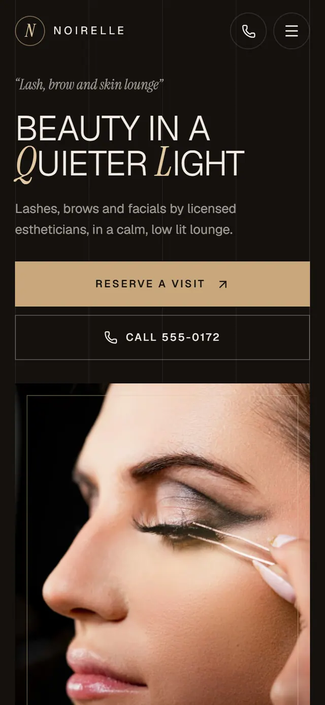Noirelle Beauty Lounge: the website on a phone
