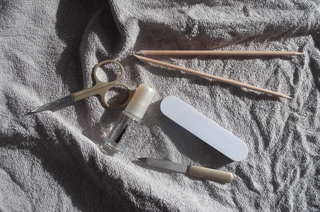 Clean manicure tools laid out on a white towel