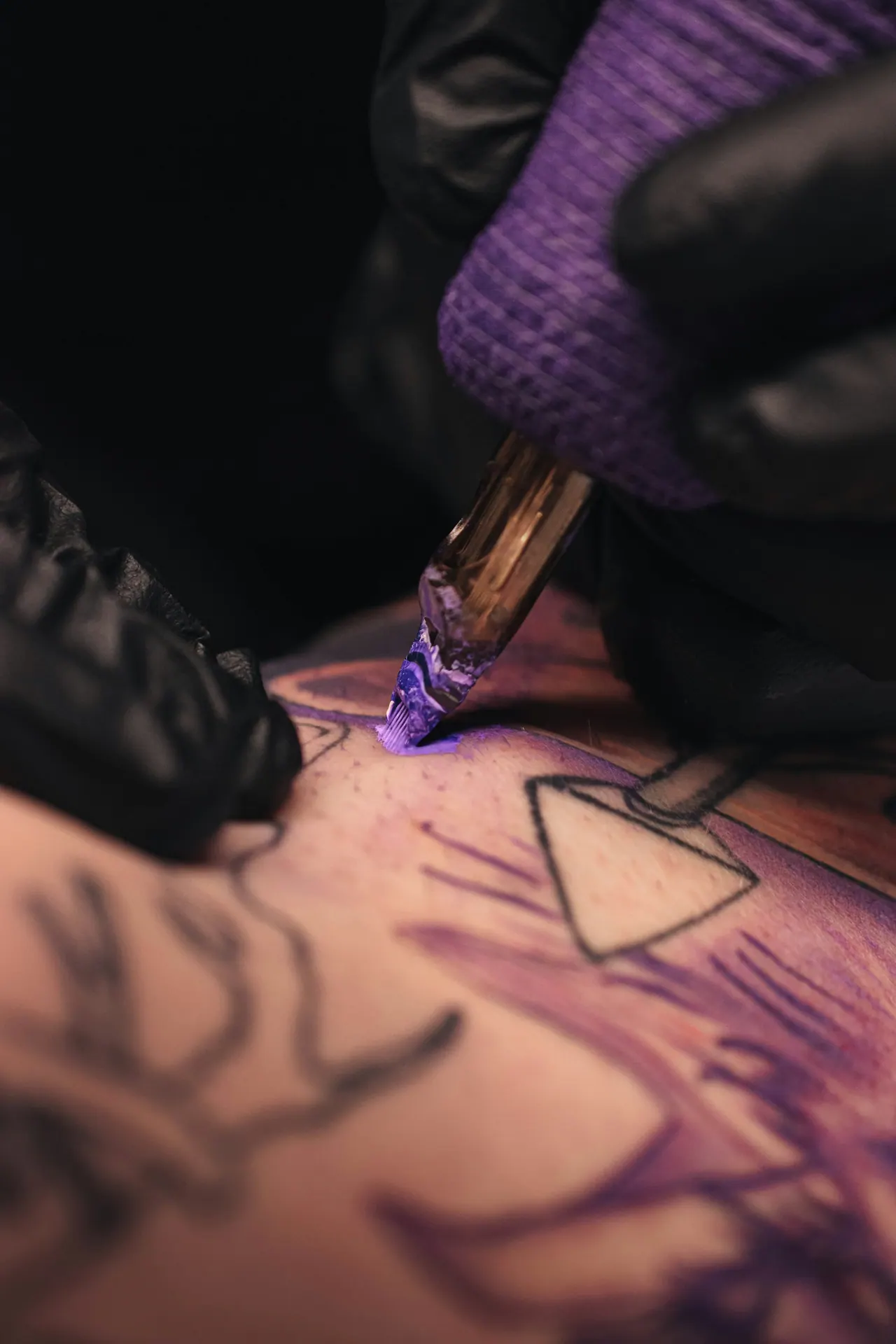 A pen with a purple wrap tracing a fresh stencil
