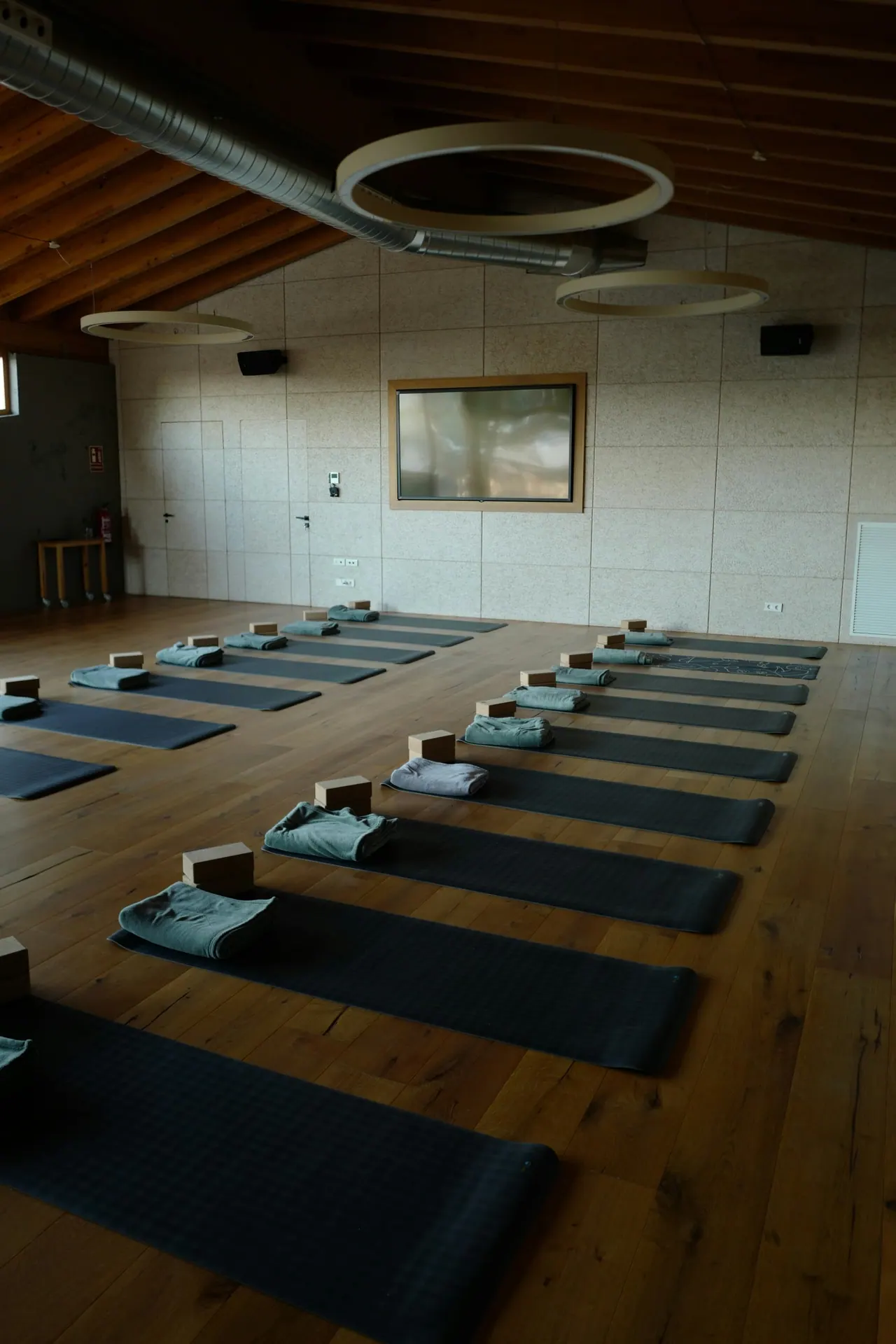 Rows of mats and blocks laid out in a wooden hall